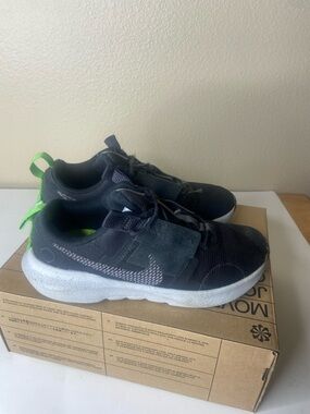 Nike Kids Black Sneakers with Green Pull Tabs